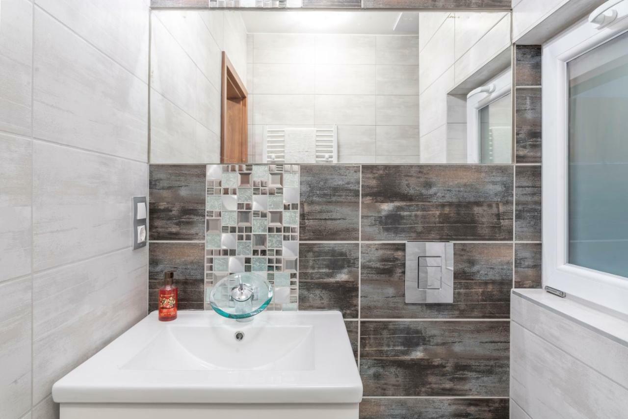 Modern 2 Bedroom Apartment With Free Airport Transfer Budapest Esterno foto