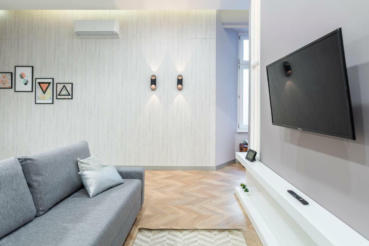 Modern 2 Bedroom Apartment With Free Airport Transfer Budapest Esterno foto