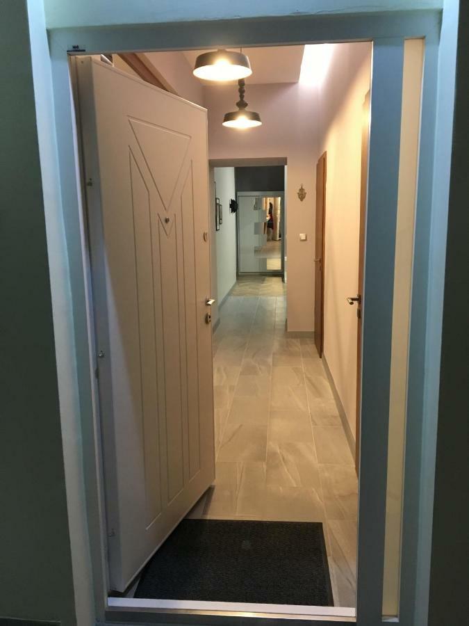 Modern 2 Bedroom Apartment With Free Airport Transfer Budapest Esterno foto
