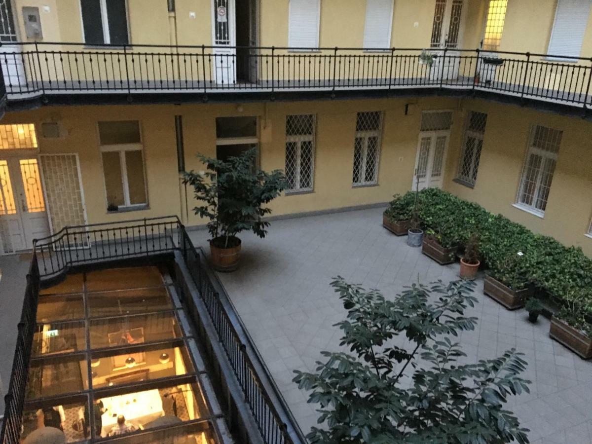Modern 2 Bedroom Apartment With Free Airport Transfer Budapest Esterno foto