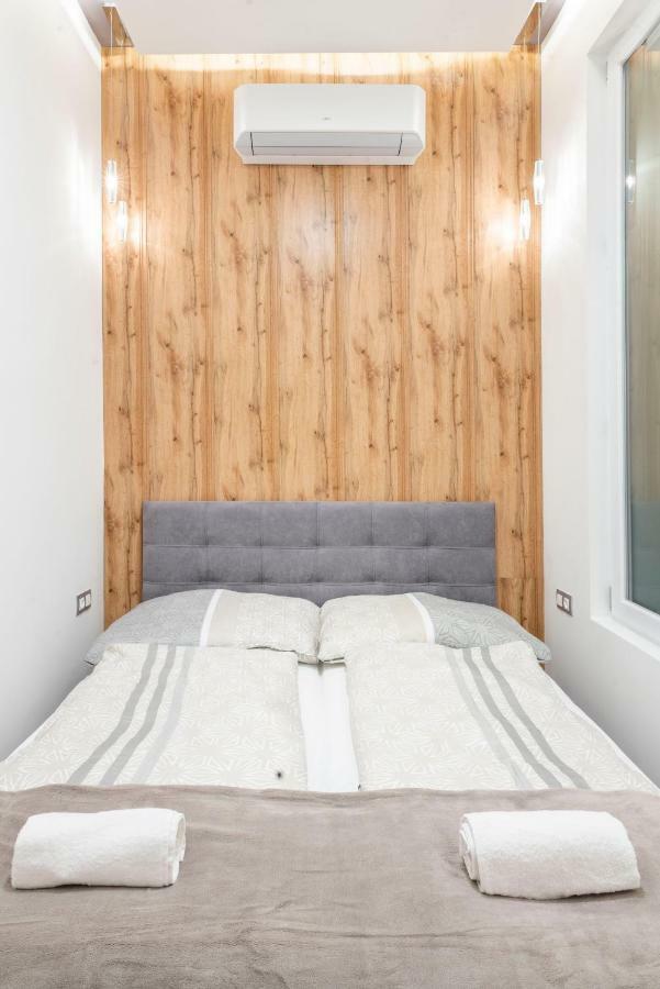 Modern 2 Bedroom Apartment With Free Airport Transfer Budapest Esterno foto